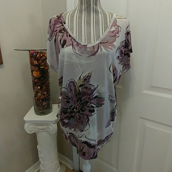LC Lauren Conrad Tops - Lauren Conrad Floral Medium T Shirt